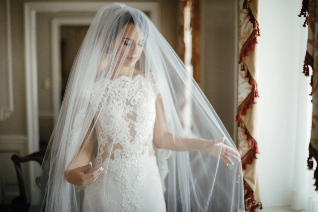 Picking the Right Veil Color for Your Wedding Dress